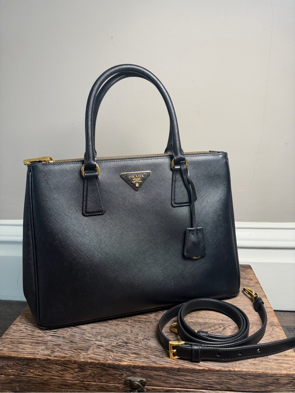 Like NewPrada Galleria Large Saffiano Leather Bag
Removable Strap